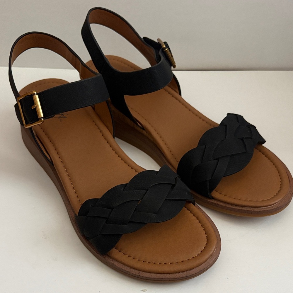 Sofft Black and Tan Braided Sandals